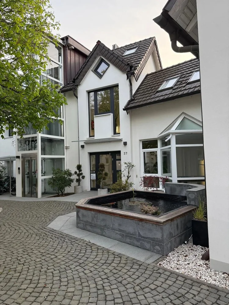 Außenansicht des von uns betreuten Bürogebäudes in Königswinter